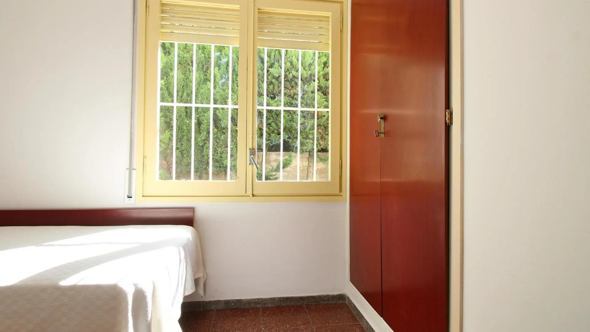 Casa Amplia Con Jardin A 100M De La Playa De La Farella, Cerca Del Puerto De Llanca - Es-228-168 Villa Spain