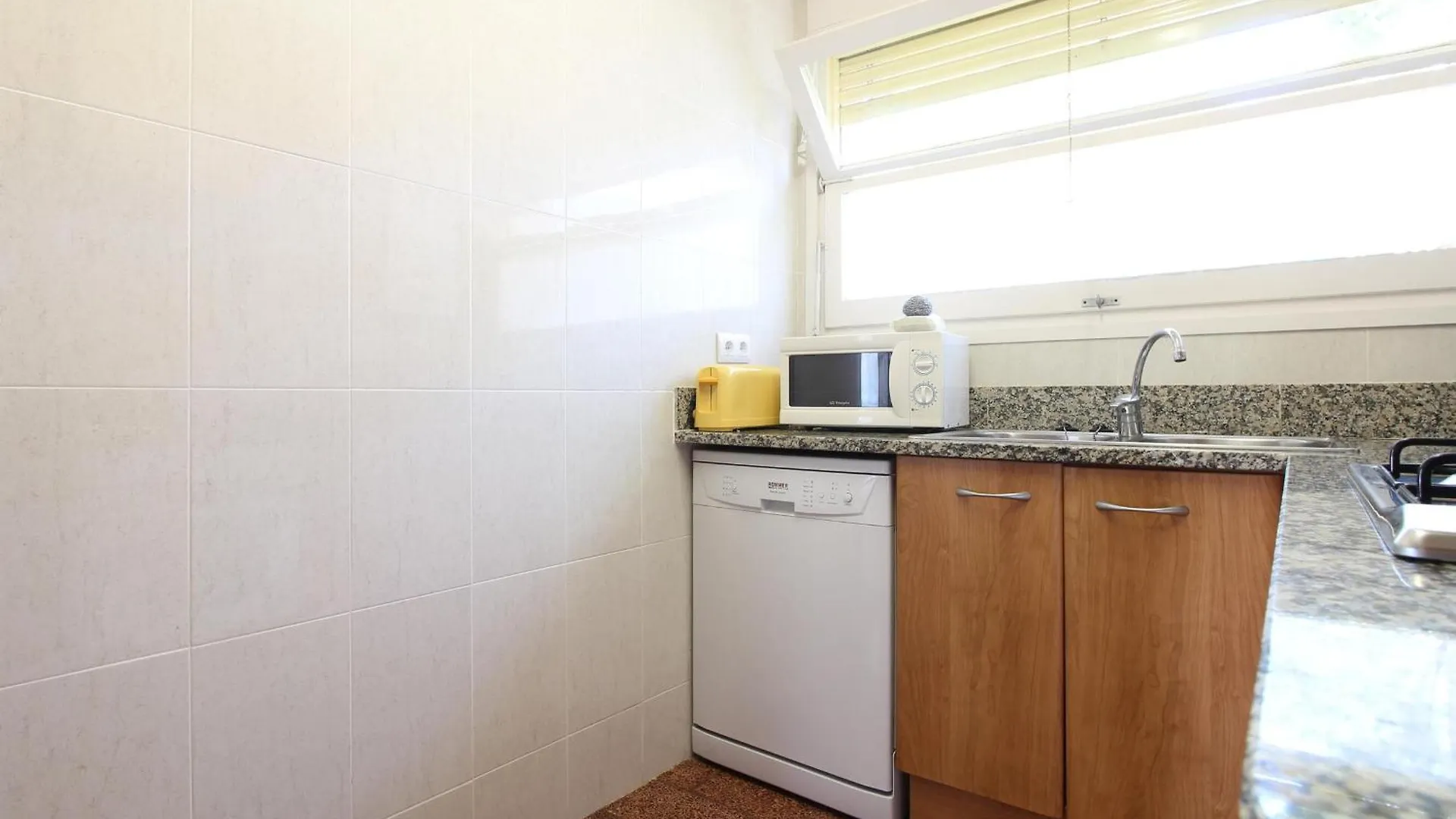 Casa Amplia Con Jardin A 100M De La Playa De La Farella, Cerca Del Puerto De Llanca - Es-228-168 Villa