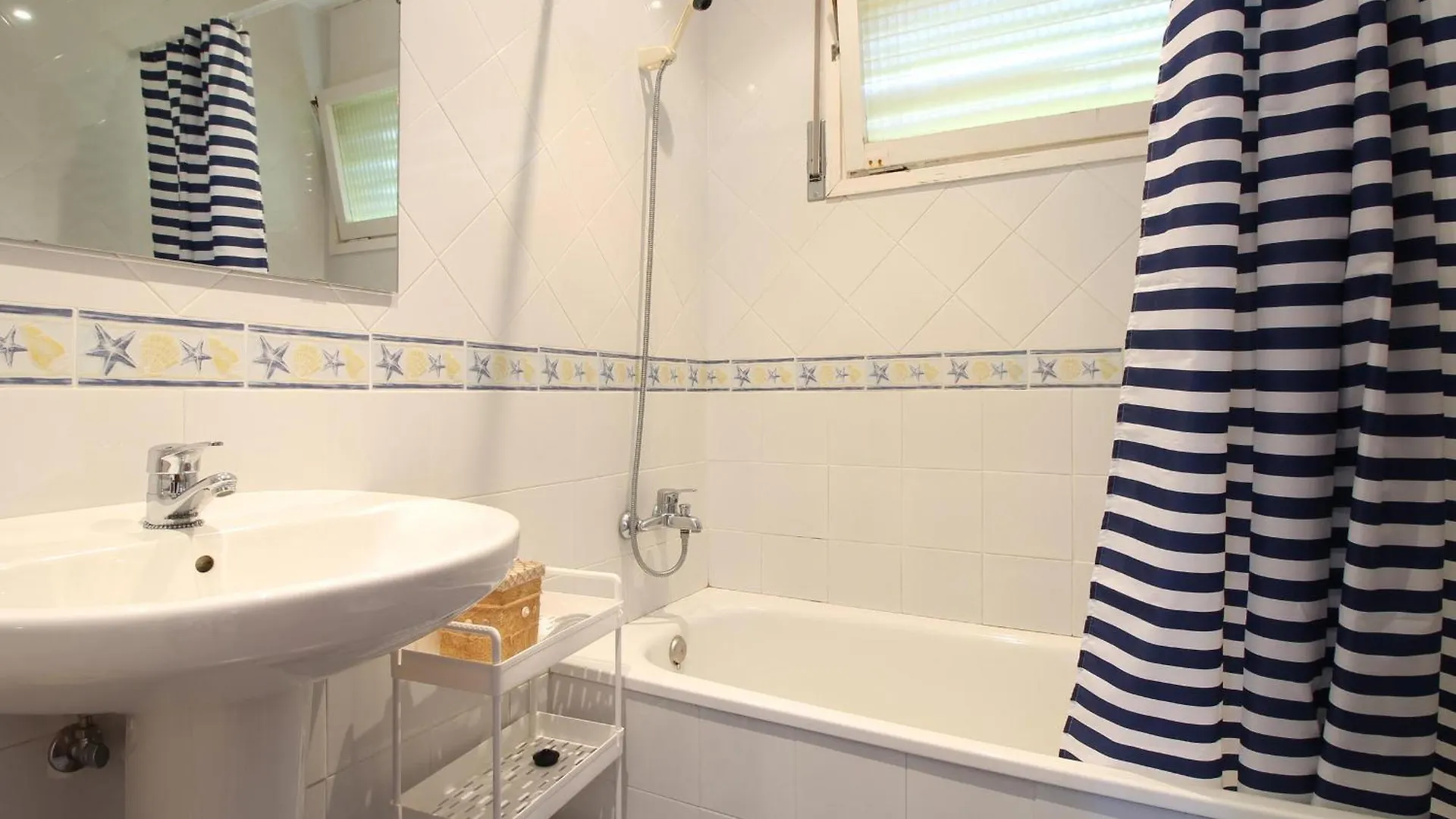 Casa Amplia Con Jardin A 100M De La Playa De La Farella, Cerca Del Puerto De Llanca - Es-228-168 Villa Holiday home