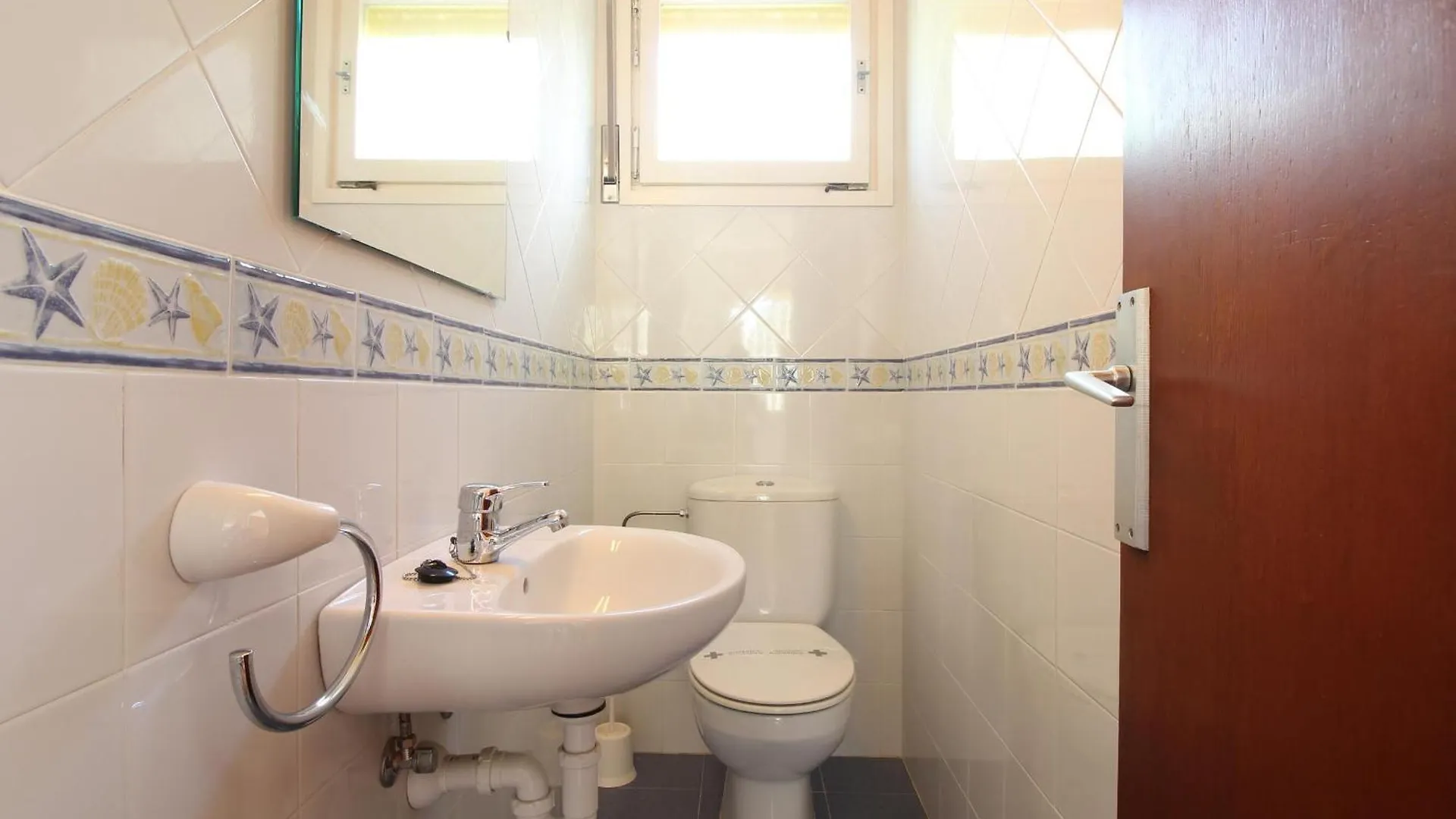Casa Amplia Con Jardin A 100M De La Playa De La Farella, Cerca Del Puerto De Llanca - Es-228-168 Villa 0*,